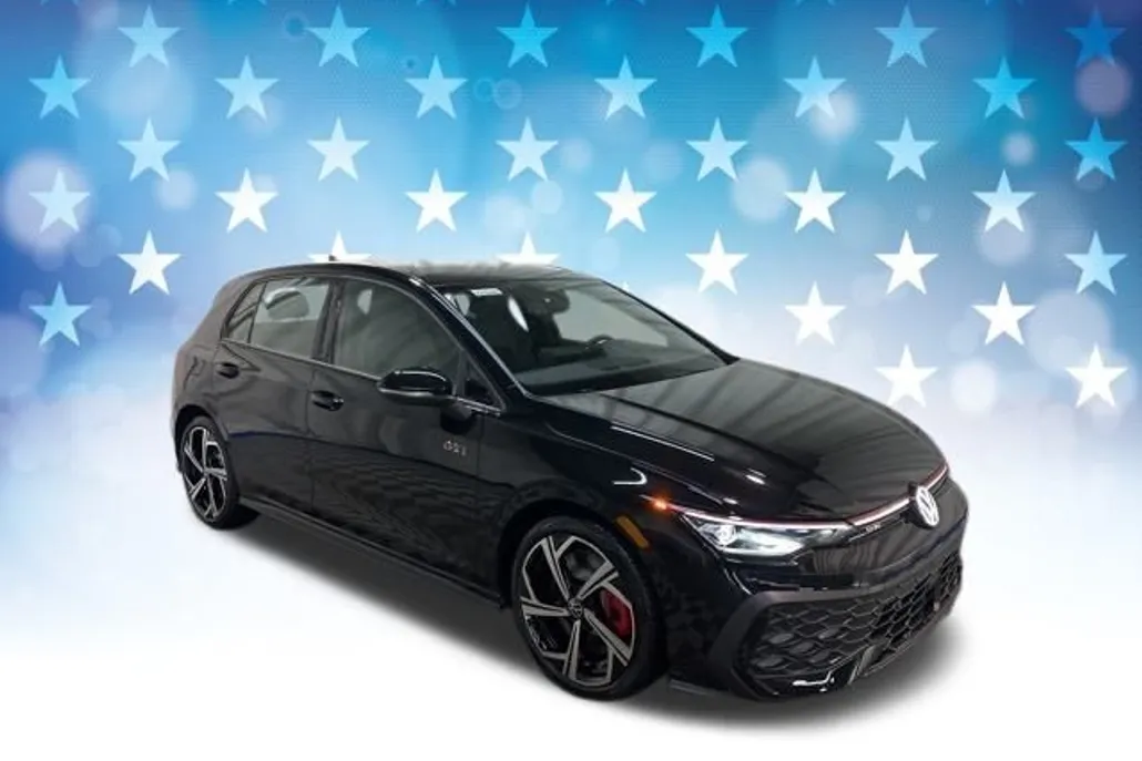 2025 Volkswagen Golf GTI SE photo 1