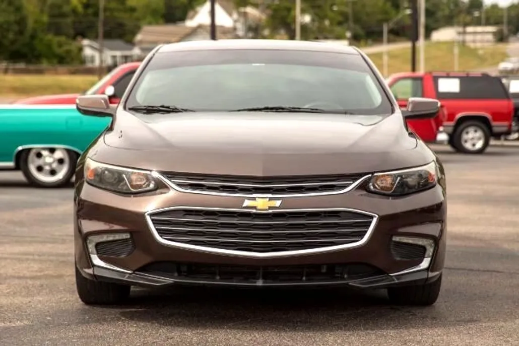 2016 Chevrolet Malibu 1LT photo 1