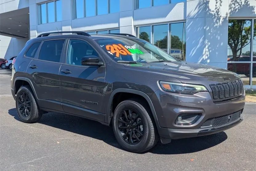 2023 Jeep Cherokee Altitude Lux photo 1