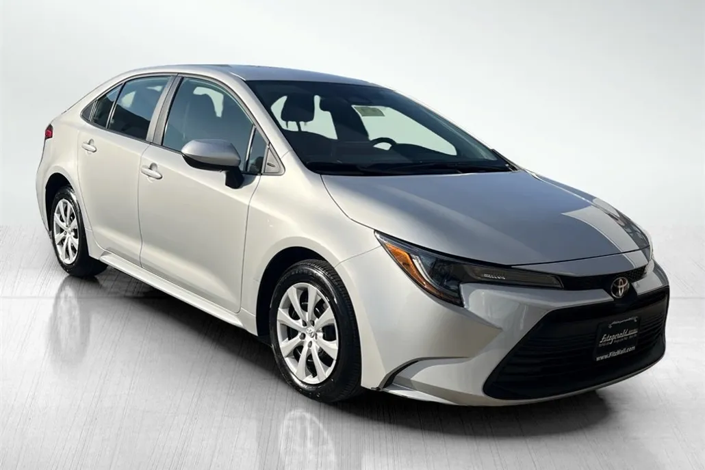 2024 Toyota Corolla LE photo 1