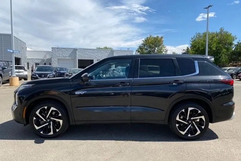 2024 Mitsubishi Outlander PHEV SE photo 1