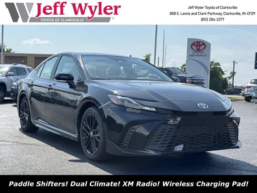 2025 Toyota Camry SE photo 1