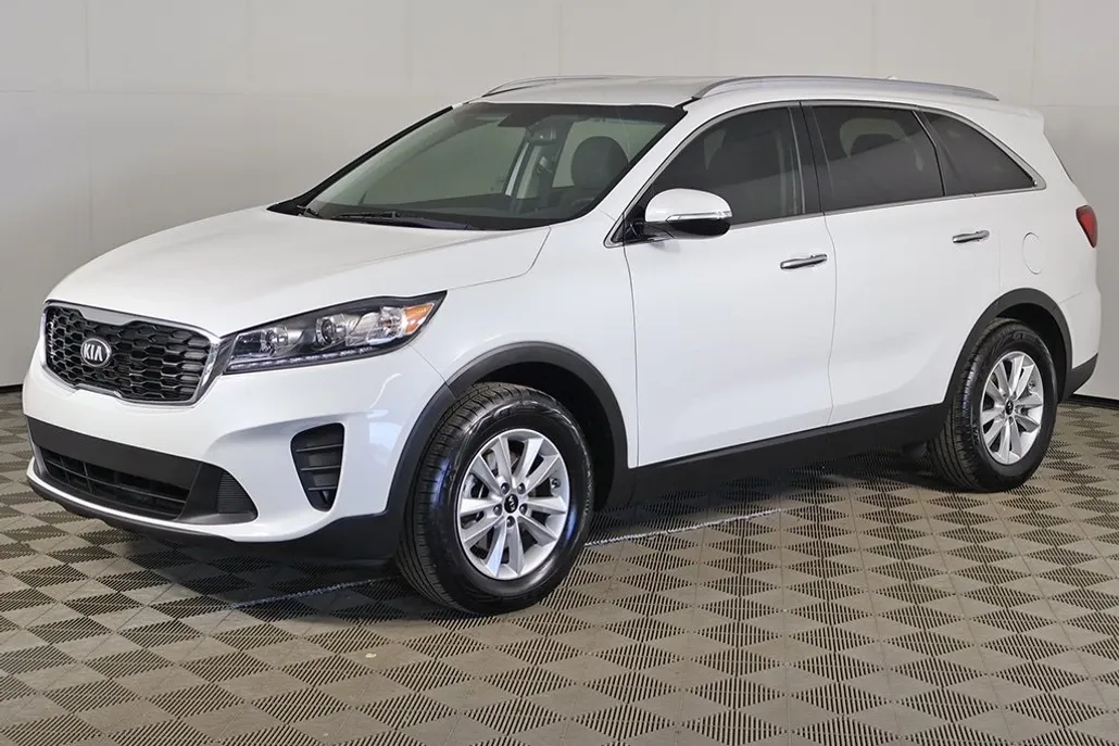 2019 Kia Sorento LX photo 1
