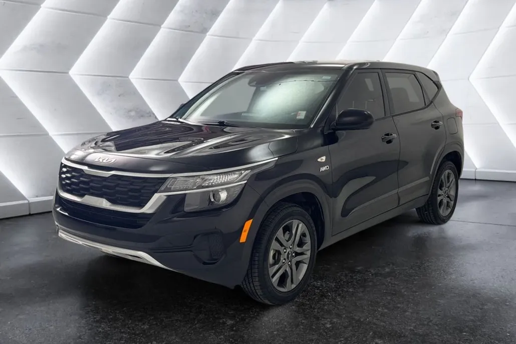 2022 Kia Seltos LX photo 1