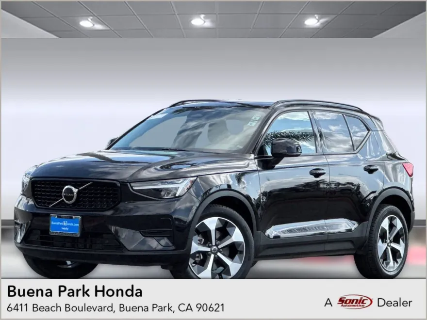 2024 Volvo XC40 Core photo 1