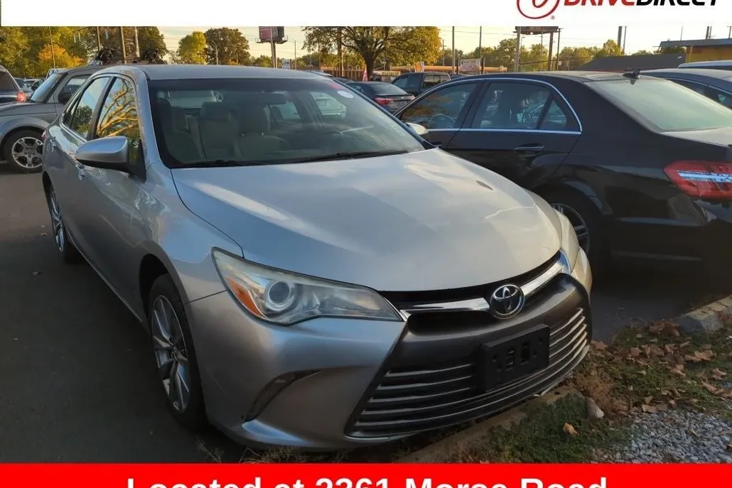 2015 Toyota Camry LE photo 1
