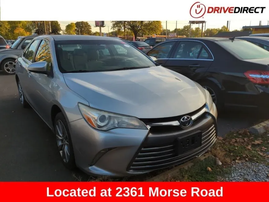 2015 Toyota Camry LE photo 1