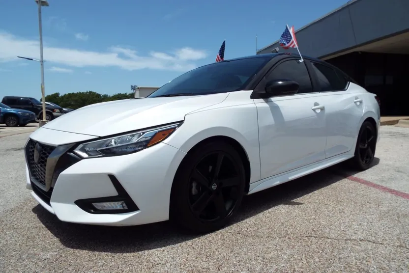 2021 Nissan Sentra SR photo 1
