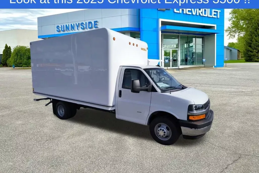 2025 Chevrolet Express Cutaway 3500 photo 1