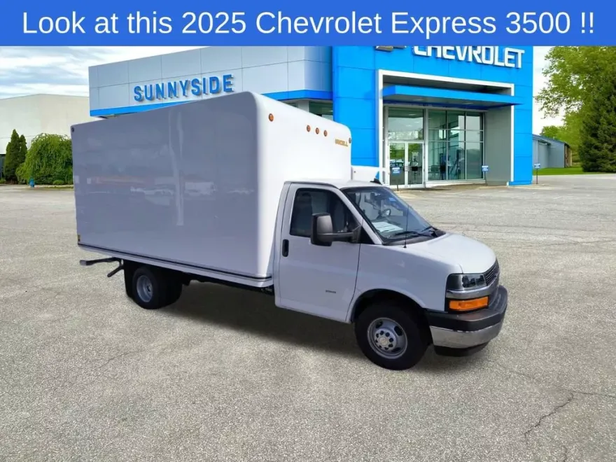 2025 Chevrolet Express Cutaway 3500 photo 1