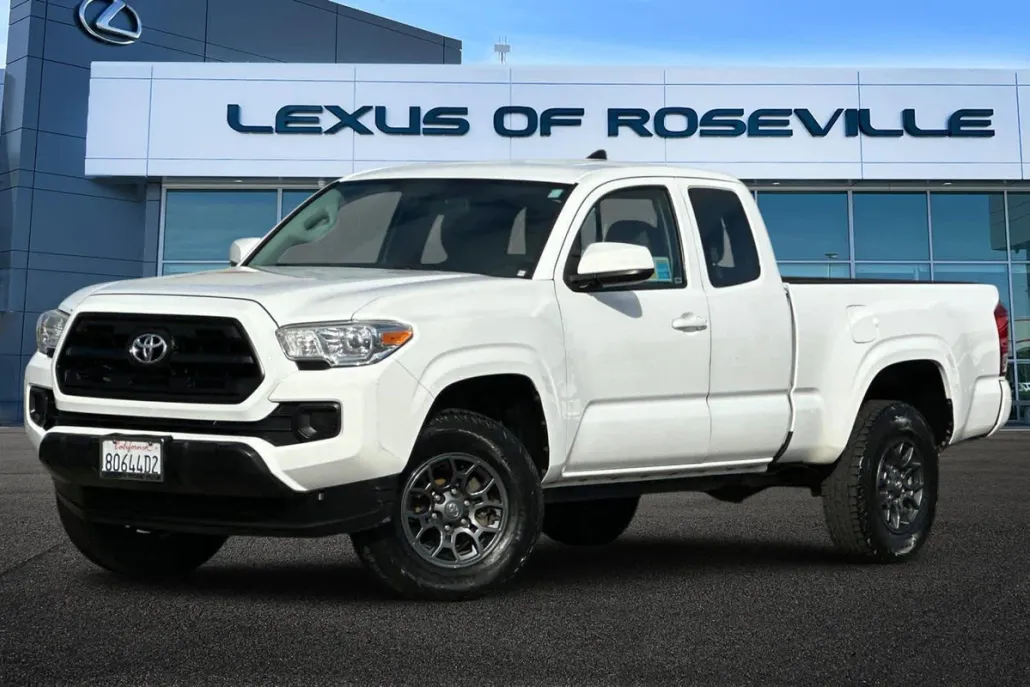 2017 Toyota Tacoma SR photo 1