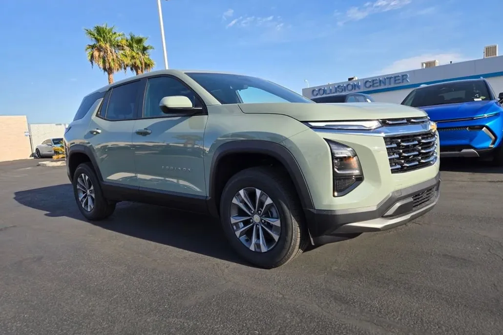 2026 Chevrolet Equinox LT photo 1