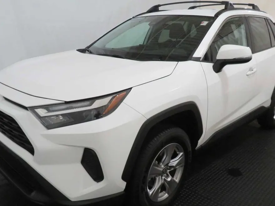 2023 Toyota RAV4 XLE photo 1