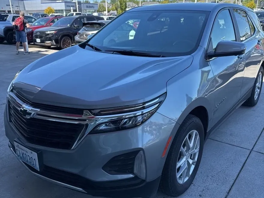 2024 Chevrolet Equinox LT photo 1