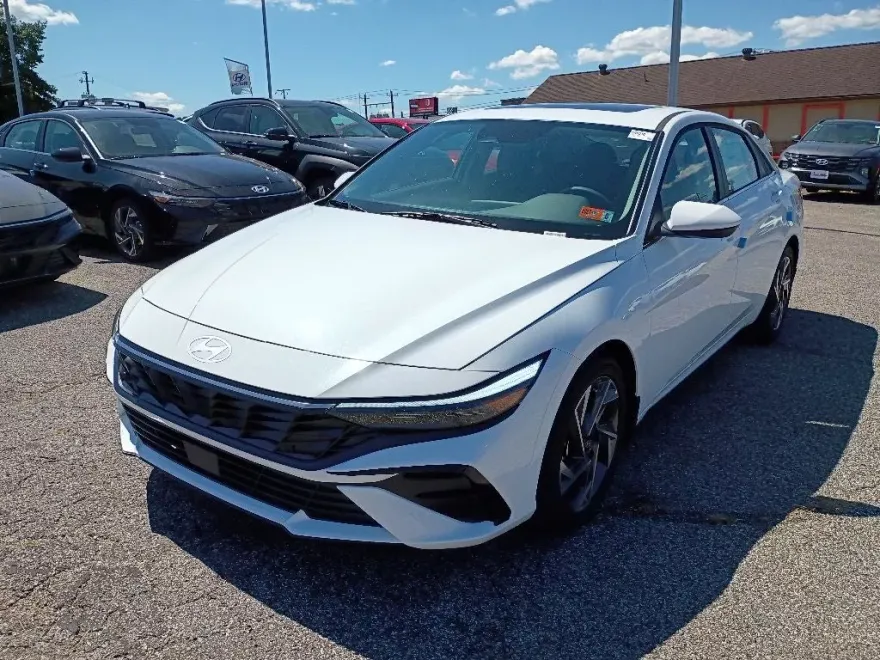2025 Hyundai Elantra SEL Convenience photo 1