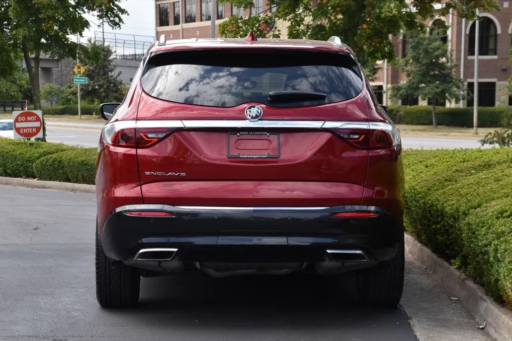 2023 Buick Enclave Essence photo 1