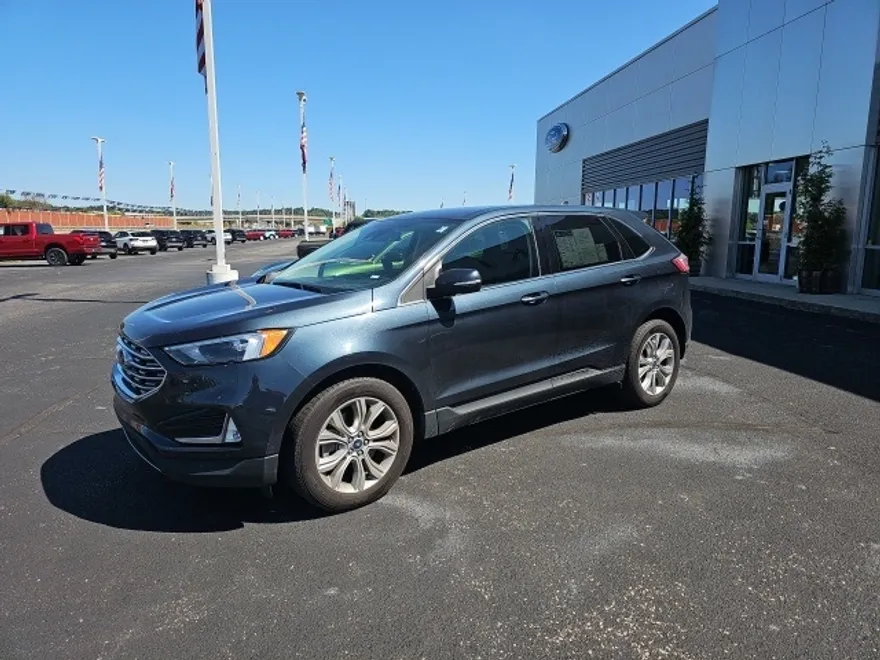 2022 Ford Edge Titanium photo 1