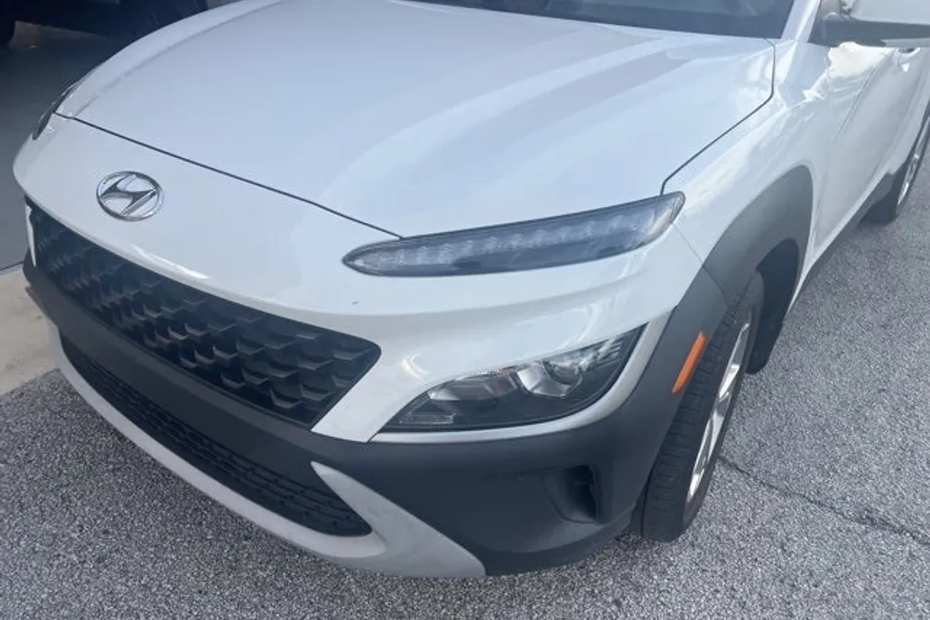 2022 Hyundai Kona SEL photo 1