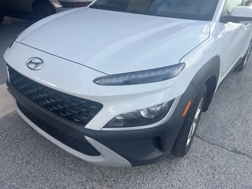 2022 Hyundai Kona SEL photo 1