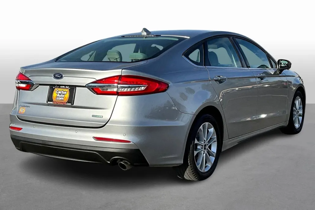 2020 Ford Fusion SE photo 1