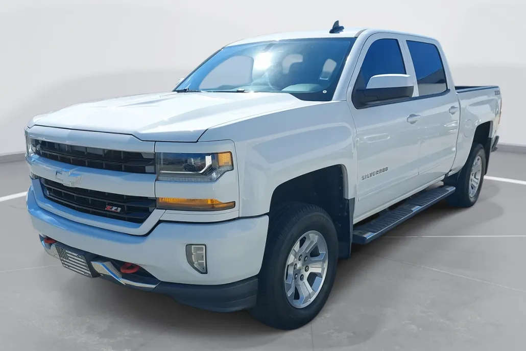 2017 Chevrolet Silverado 1500 LT photo 1
