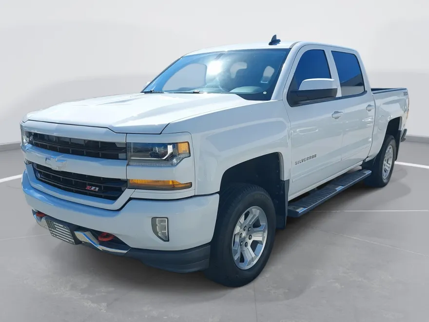2017 Chevrolet Silverado 1500 LT photo 1