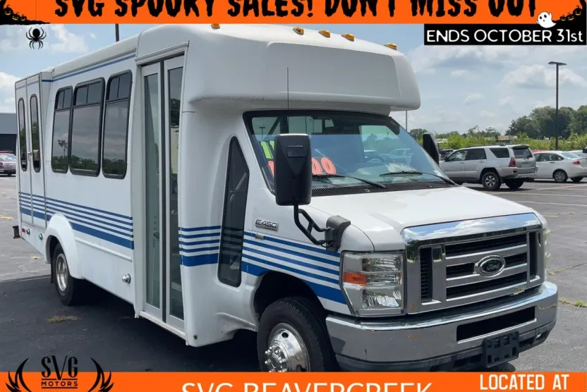 2011 Ford E-350 photo 1