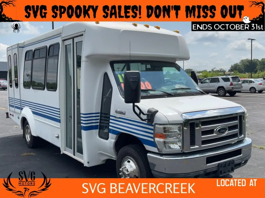 2011 Ford E-350 photo 1