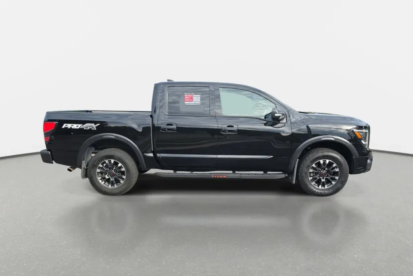 2023 Nissan Titan PRO-4X photo 1