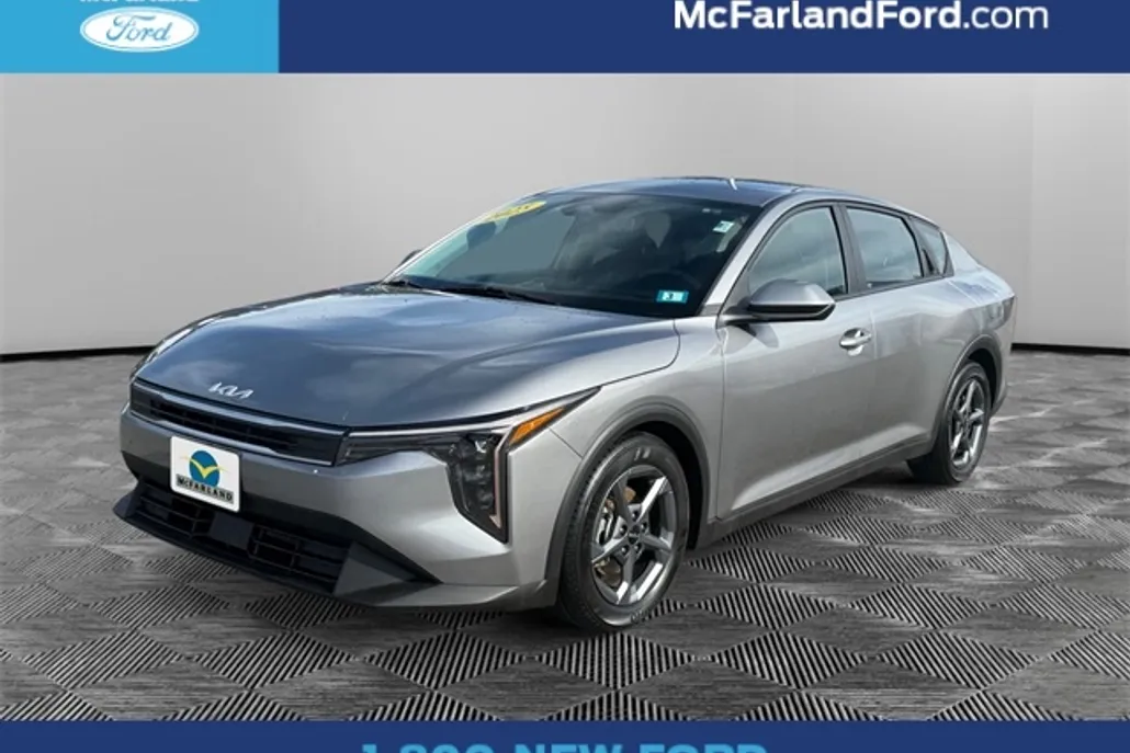 2025 Kia K4 LXS photo 1