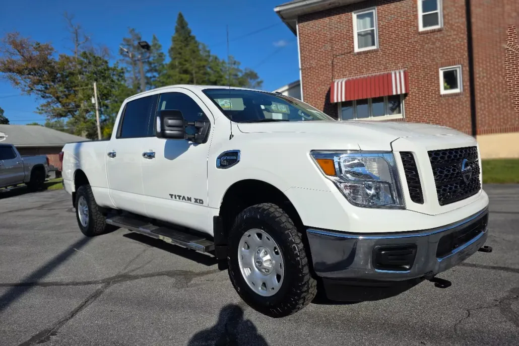 2019 Nissan Titan S photo 1