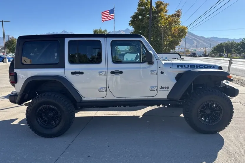 2023 Jeep Wrangler Rubicon 4xe photo 1