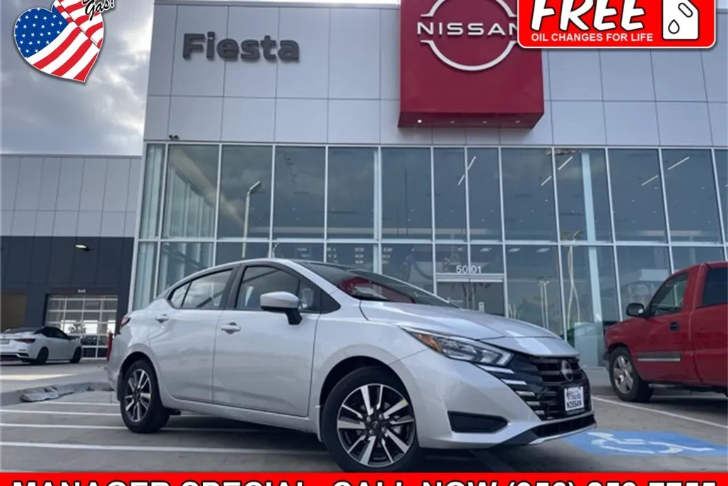 2025 Nissan Versa SV photo 1