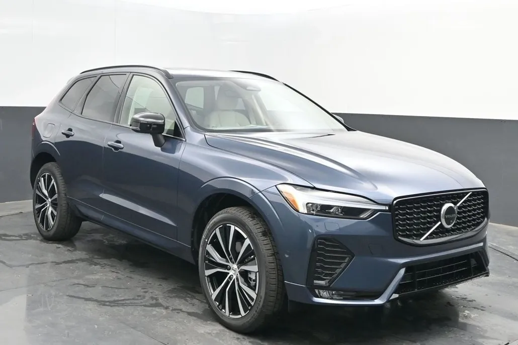 2025 Volvo XC60 B5 Plus photo 1