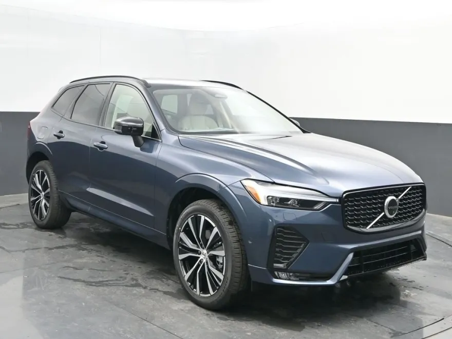 2025 Volvo XC60 B5 Plus photo 1