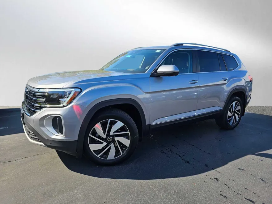 2025 Volkswagen Atlas SEL photo 1