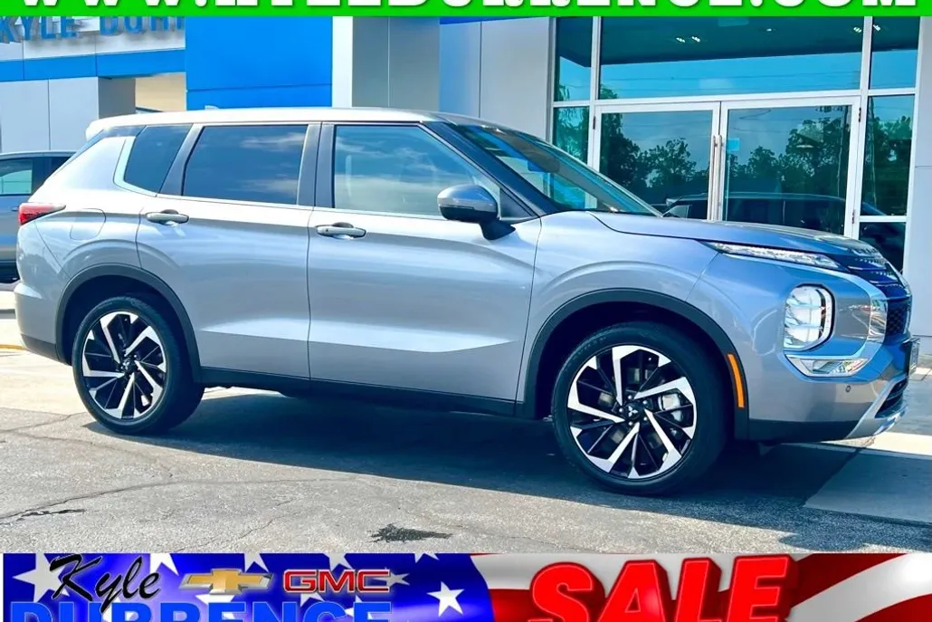 2024 Mitsubishi Outlander SE photo 1