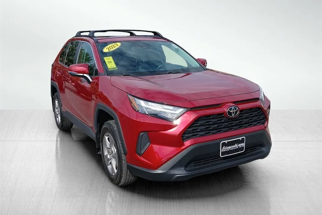 2023 Toyota RAV4 XLE photo 1