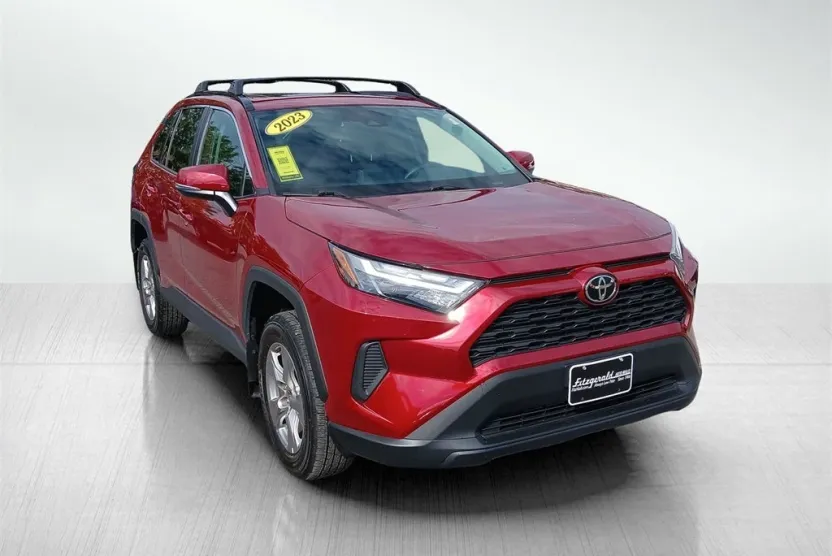 2023 Toyota RAV4 XLE photo 1