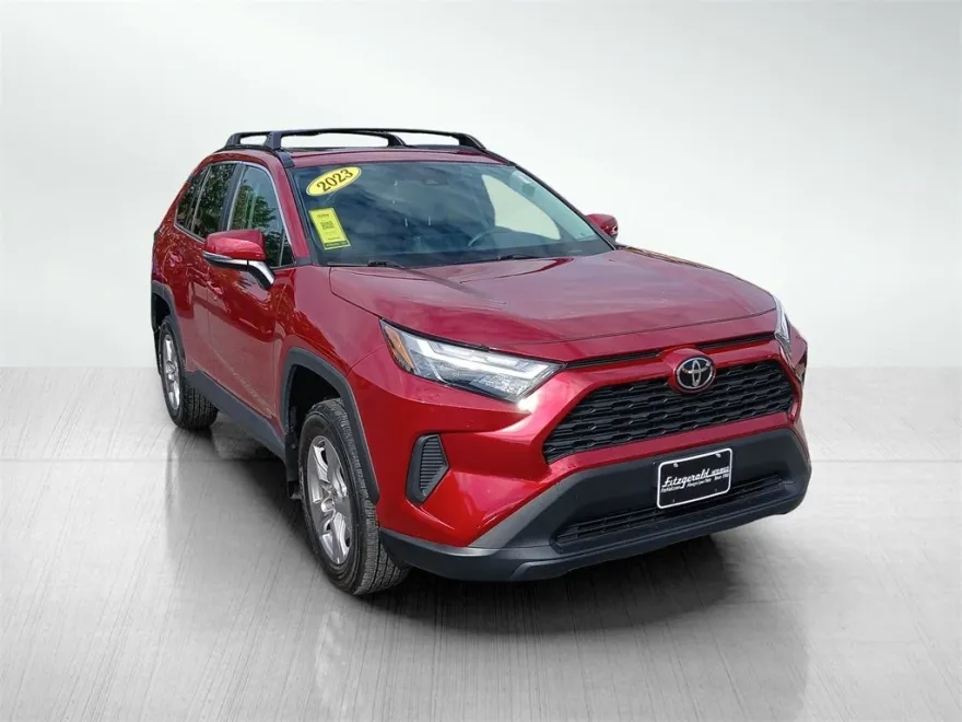 2023 Toyota RAV4 XLE photo 1