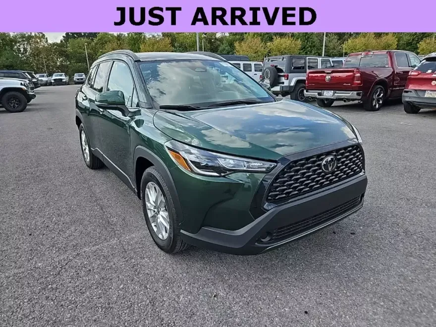 2023 Toyota Corolla Cross LE photo 1