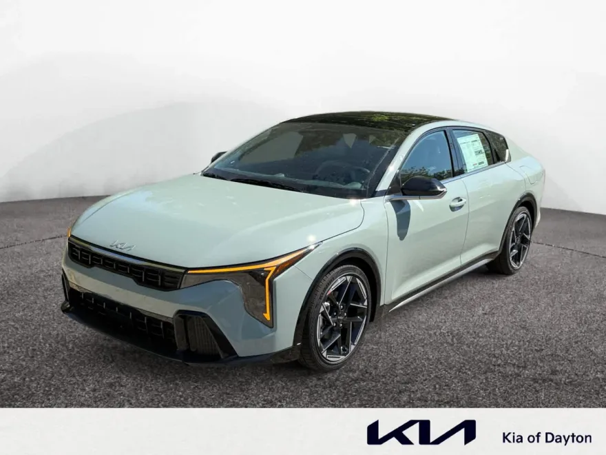 2025 Kia K4 GT-Line photo 1