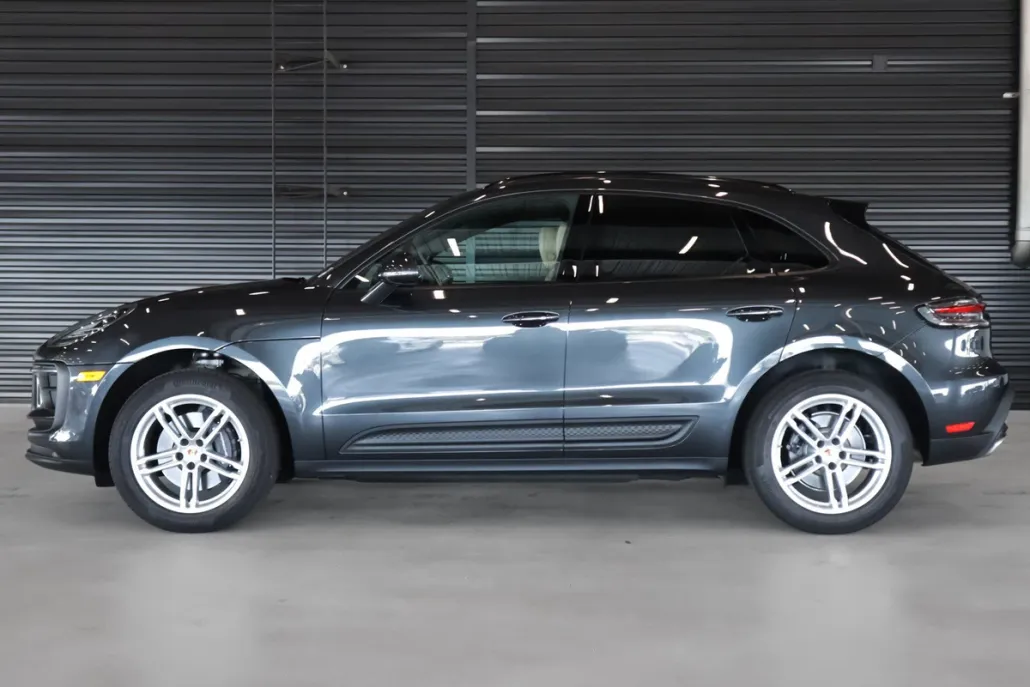 2024 Porsche Macan T photo 1