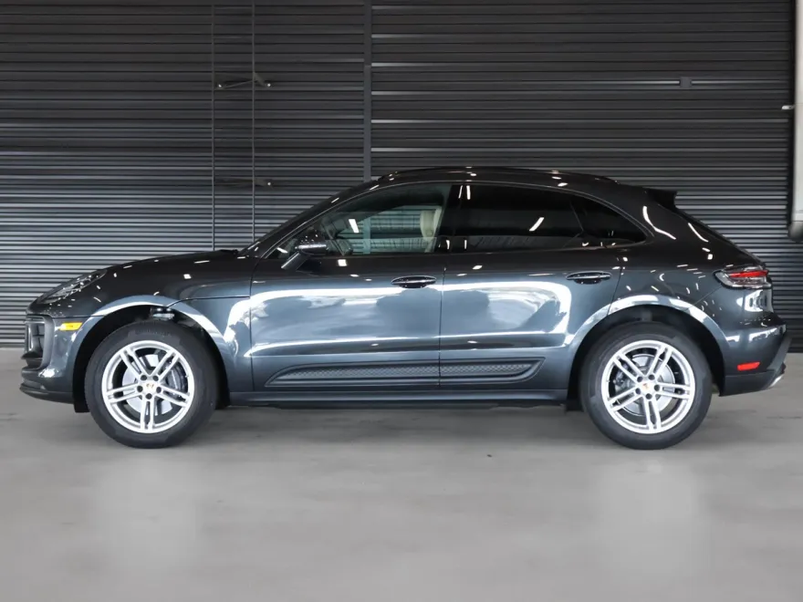 2024 Porsche Macan T photo 1