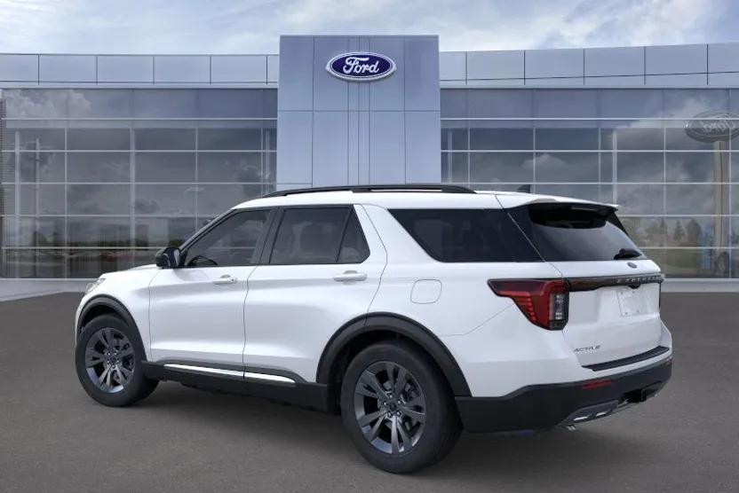 2025 Ford Explorer photo 1