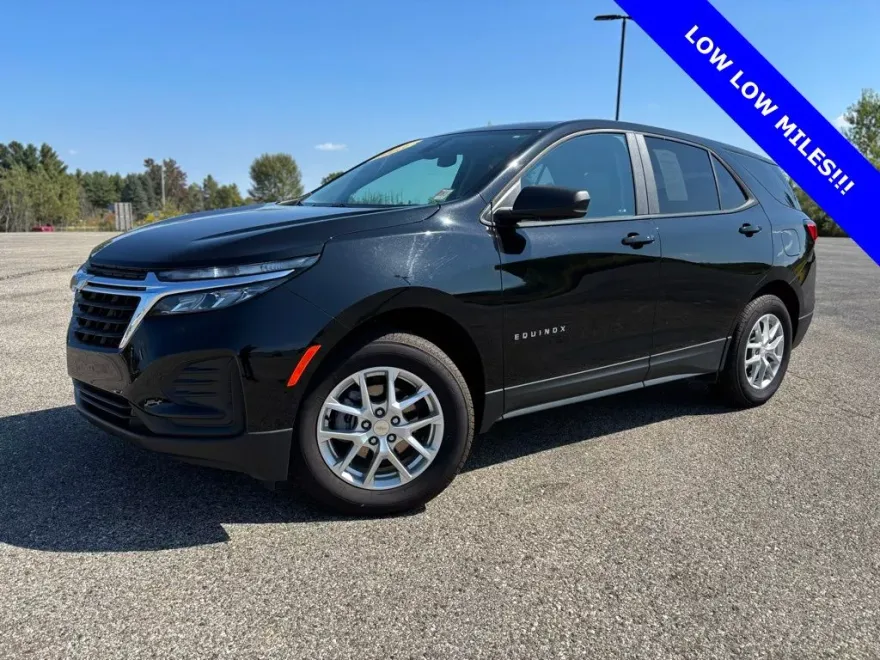 2023 Chevrolet Equinox LS photo 1