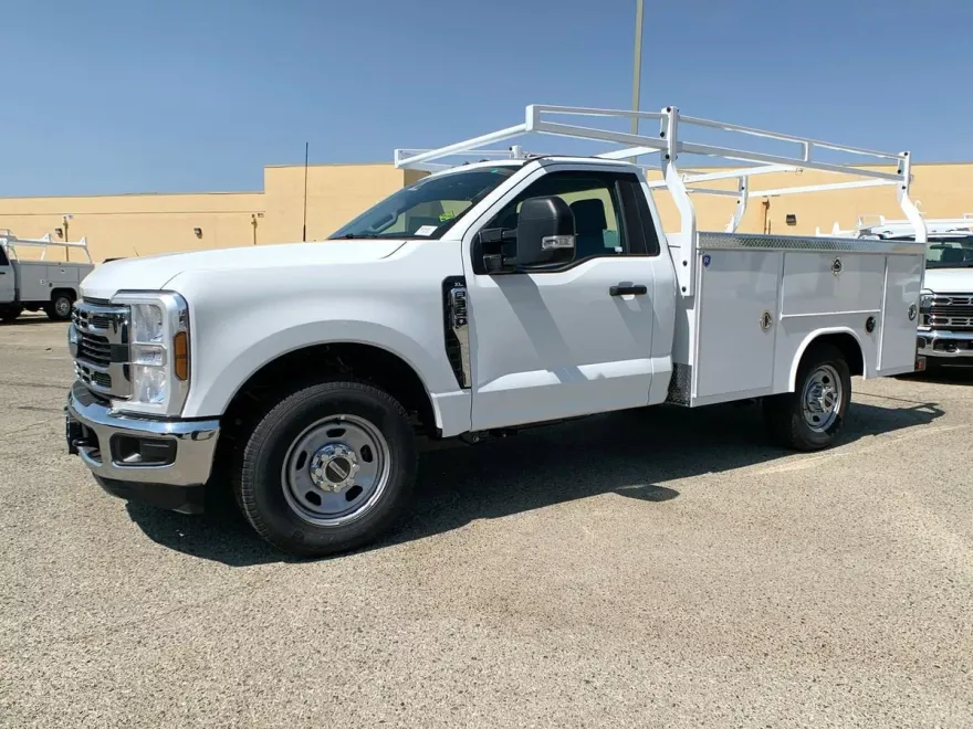 2025 Ford F-350 XL photo 1