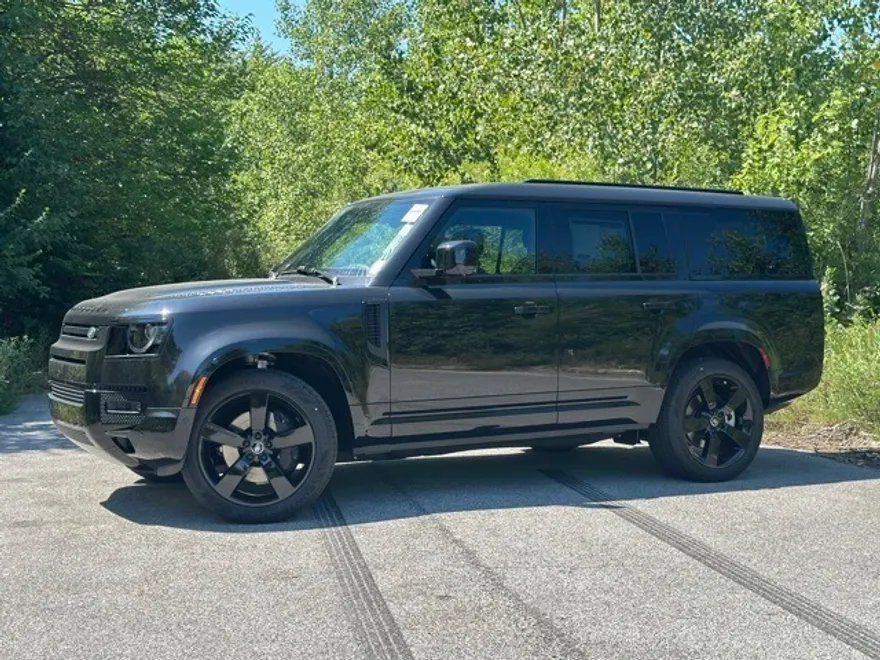 2025 Land Rover Defender 130 X-Dynamic SE photo 1