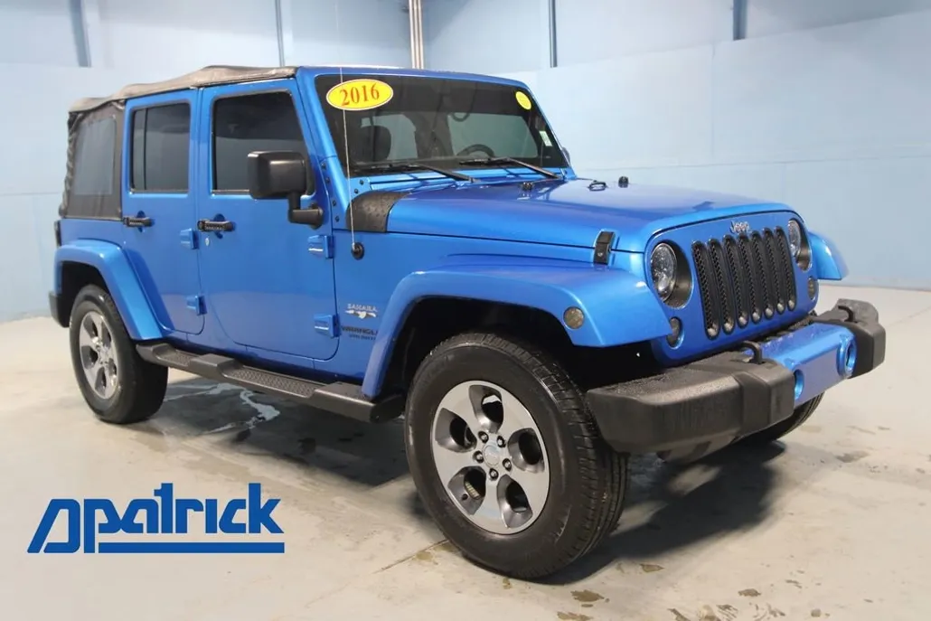 2016 Jeep Wrangler Unlimited Sahara photo 1