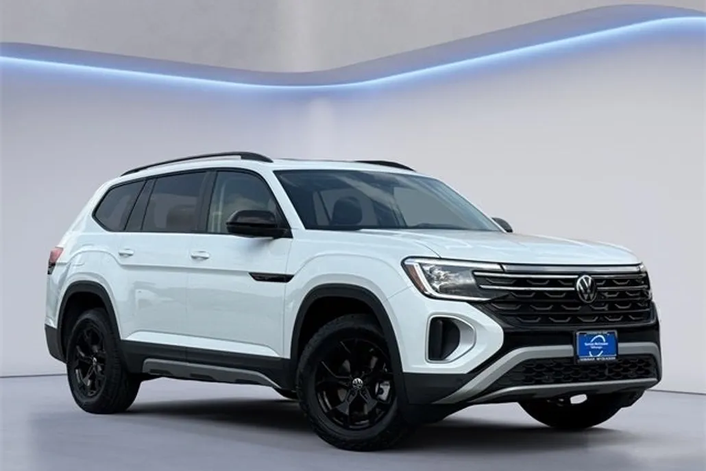 2025 Volkswagen Atlas Peak Edition SE photo 1